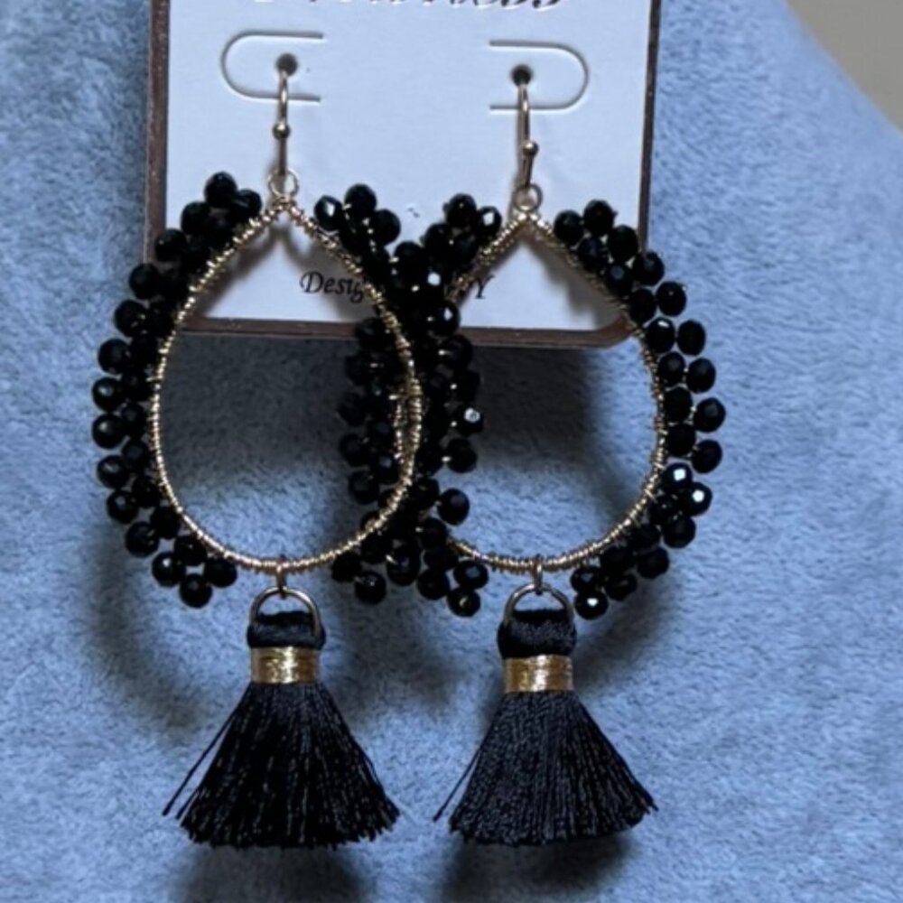 Black Faceted Glass Bead tassle Thread Gold Tone Drop Shape Earring